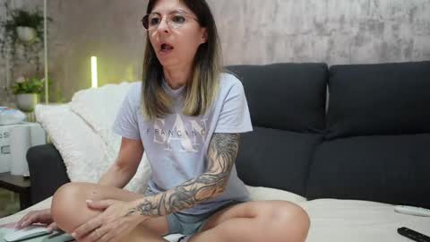 Snapshot of crissy_love chatting on 02/09/25, 10:43 crissy_love online show from 02/09/25, 10:43