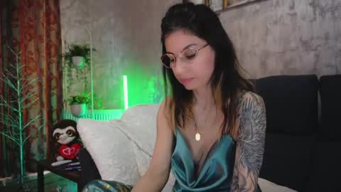 Snapshot of crissy_love chatting on 02/18/25, 07:43 crissy_love online show from 02/18/25, 07:43