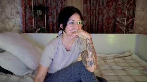 Snapshot of crissy_love chatting on 09/17/25, 09:38 crissy_love online show from 09/17/25, 09:38