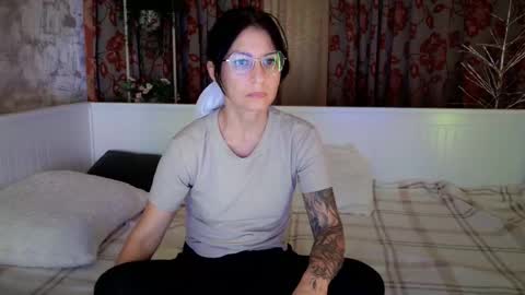 Snapshot of crissy_love chatting on 09/20/25, 09:49 crissy_love online show from 09/20/25, 09:49