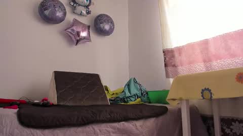 Snapshot of cristal_18xxx chatting on 10/20/25, 06:52 Cristal online show from 10/20/25, 06:52