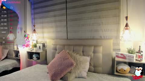 Snapshot of cristal__hot_1 chatting on 11/10/25, 04:00 Cristal online show from 11/10/25, 04:00