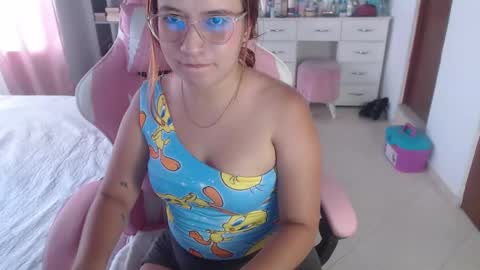 Snapshot of cristal_brown19 chatting on 09/23/25, 07:39 andrea online show from 09/23/25, 07:39