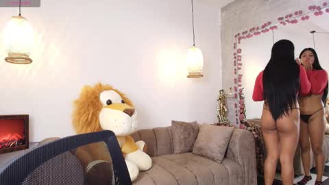 Snapshot of cristal_dim chatting on 10/13/25, 02:17 CRISTAL online show from 10/13/25, 02:17