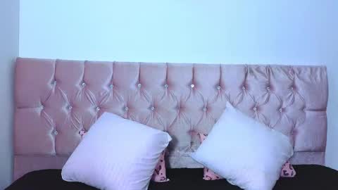 Snapshot of cristal_moon01 chatting on 12/04/25, 07:28 cristal_moon01 online show from 12/04/25, 07:28