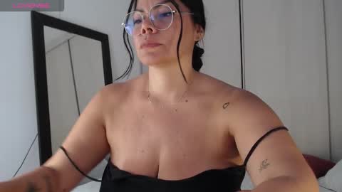 Snapshot of cristal_sexyboobs_ chatting on 09/17/25, 04:19 Cristal online show from 09/17/25, 04:19