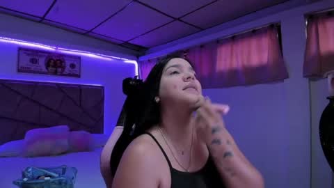 cristal_smith20 online show from 04/08/26, 12:16