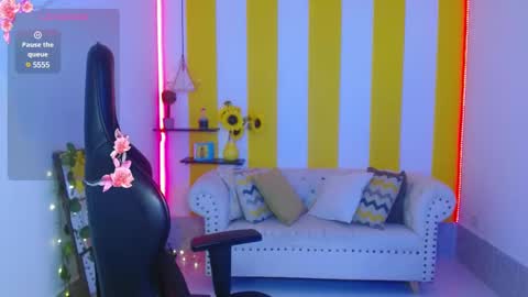 Snapshot of cristal_war chatting on 01/14/25, 11:48 Cristal online show from 01/14/25, 11:48