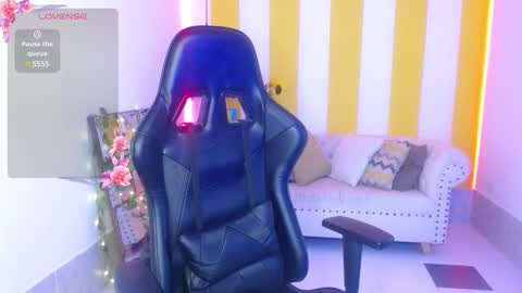 Snapshot of cristal_war chatting on 01/17/25, 12:42 Cristal online show from 01/17/25, 12:42