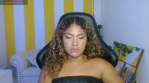 Snapshot of cristal_war chatting on 02/25/25, 12:36 Cristal online show from 02/25/25, 12:36