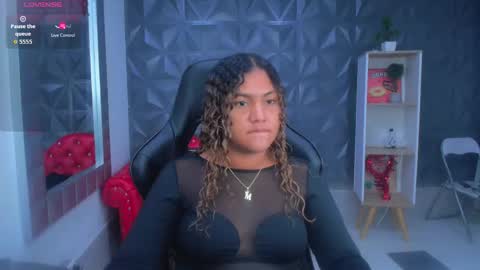 Snapshot of cristal_war chatting on 11/25/25, 11:27 Cristal online show from 11/25/25, 11:27