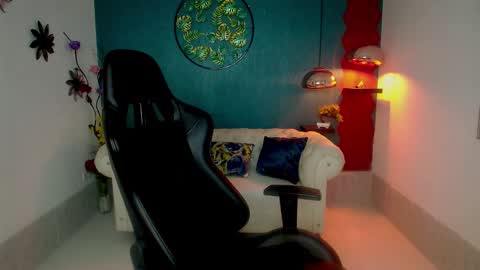 Snapshot of cristal_war chatting on 11/30/25, 11:09 Cristal online show from 11/30/25, 11:09