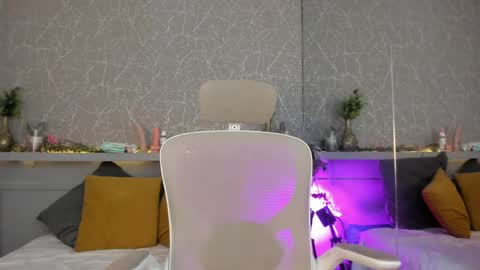 Snapshot of cristalbm_ chatting on 05/18/26, 09:53 cristalbm_ online show from 05/18/26, 09:53