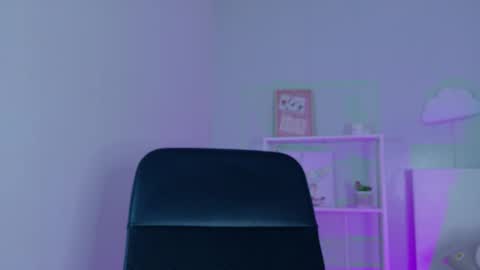 Snapshot of cristalcornner_ chatting on 12/20/25, 07:43 Nicole Connection time 220pm-910pmCol online show from 12/20/25, 07:43