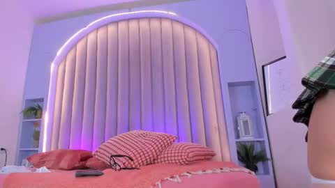 Snapshot of cristalcornner_ chatting on 02/03/26, 08:14 Nicole Connection time 220pm-910pmCol online show from 02/03/26, 08:14