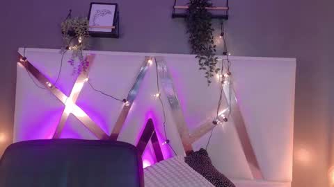 Snapshot of cristalcornner_ chatting on 02/05/26, 12:15 Nicole Connection time 220pm-910pmCol online show from 02/05/26, 12:15