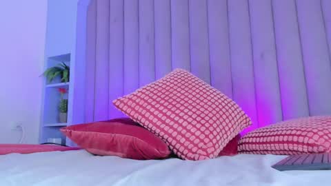 Snapshot of cristalcornner_ chatting on 02/05/26, 08:24 Nicole Connection time 220pm-910pmCol online show from 02/05/26, 08:24