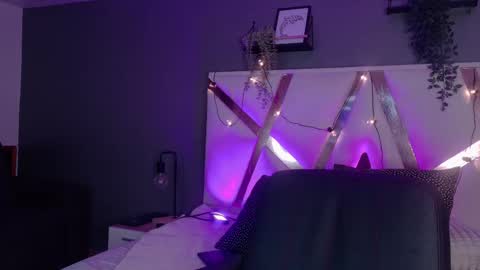 Snapshot of cristalcornner_ chatting on 02/10/26, 07:51 Nicole Connection time 220pm-910pmCol online show from 02/10/26, 07:51