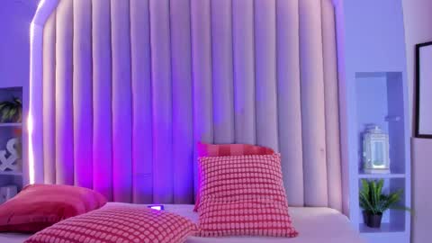 Snapshot of cristalcornner_ chatting on 02/21/26, 07:37 Nicole Connection time 220pm-910pmCol online show from 02/21/26, 07:37