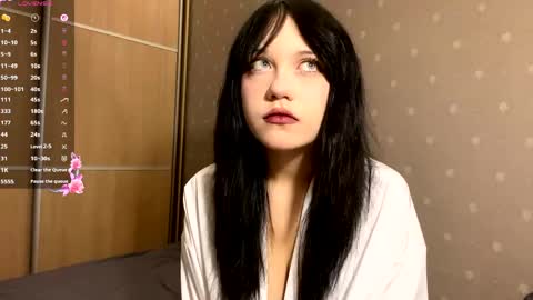 Snapshot of cristenfarias chatting on 05/18/26, 09:53 Niki online show from 05/18/26, 09:53