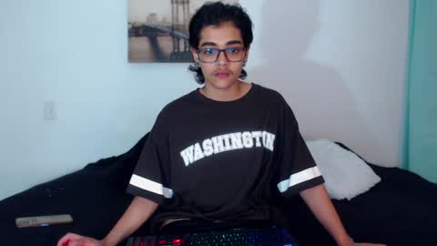 Snapshot of cristian_suarezz chatting on 12/13/24, 01:15 online show from 12/13/24, 01:15