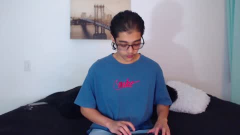 Snapshot of cristian_suarezz chatting on 12/14/24, 12:11 online show from 12/14/24, 12:11