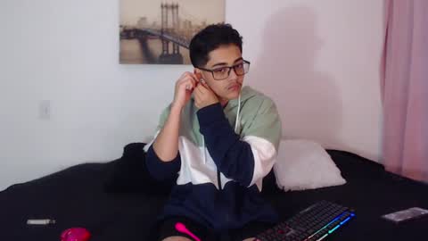 Snapshot of cristian_suarezz chatting on 12/30/24, 10:23 online show from 12/30/24, 10:23