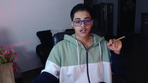 Snapshot of cristian_suarezz chatting on 01/03/25, 12:22 online show from 01/03/25, 12:22