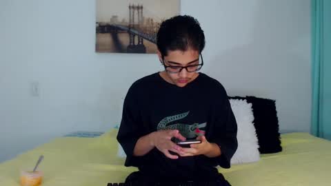 Snapshot of cristian_suarezz chatting on 01/29/25, 12:01 online show from 01/29/25, 12:01