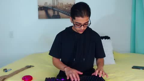 Snapshot of cristian_suarezz chatting on 02/22/25, 12:27 online show from 02/22/25, 12:27