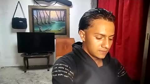 Snapshot of cristian_torres10 chatting on 02/25/25, 05:30 Cristian online show from 02/25/25, 05:30