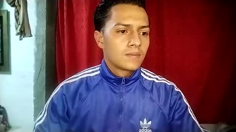 Snapshot of cristian_torres10 chatting on 03/05/25, 08:32 Cristian online show from 03/05/25, 08:32