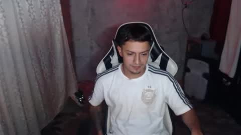 Snapshot of cristian_torres10 chatting on 01/18/26, 05:44 Cristian online show from 01/18/26, 05:44
