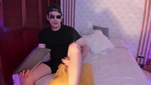 Cris  Pame online show from 12/15/25, 03:33