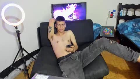 Snapshot of cristiand20 chatting on 12/23/24, 01:18 Cristian online show from 12/23/24, 01:18