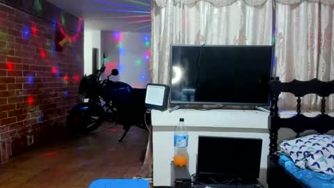 Snapshot of cristiand20 chatting on 03/05/25, 03:08 Cristian online show from 03/05/25, 03:08