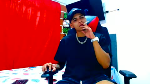 Snapshot of cristiantayron chatting on 06/12/26, 07:51 cristian online show from 06/12/26, 07:51