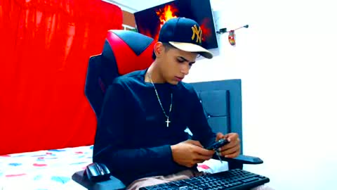 Snapshot of cristiantayron chatting on 06/13/26, 12:30 cristian online show from 06/13/26, 12:30