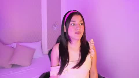 C R I S T I N online show from 04/21/26, 08:01