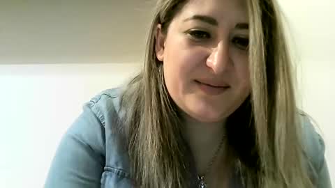 cristina20021991 online show from 01/01/25, 08:56