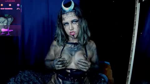 Snapshot of cristina_blue21 chatting on 10/28/25, 10:41 Cristina online show from 10/28/25, 10:41