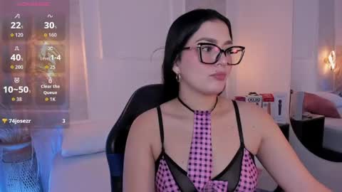 Snapshot of cristina_gallardo chatting on 05/01/26, 02:27 C R I S T I N A online show from 05/01/26, 02:27