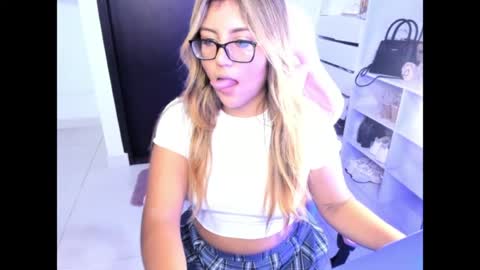 cristinasweet7 online show from 06/09/26, 04:13