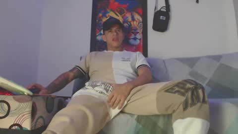 Snapshot of cristofer_dick5511 chatting on 12/28/24, 02:54 criistofer online show from 12/28/24, 02:54