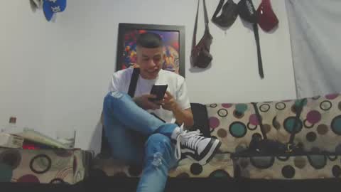 Snapshot of cristofer_dick5511 chatting on 01/01/25, 01:04 criistofer online show from 01/01/25, 01:04