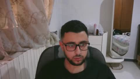 Snapshot of critical_sissy chatting on 11/01/25, 02:52 Mira Mira online show from 11/01/25, 02:52