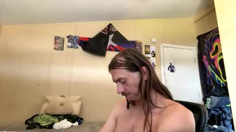 Snapshot of critterluvsfeet chatting on 05/17/26, 06:26 Critter2999LuvsFeet online show from 05/17/26, 06:26