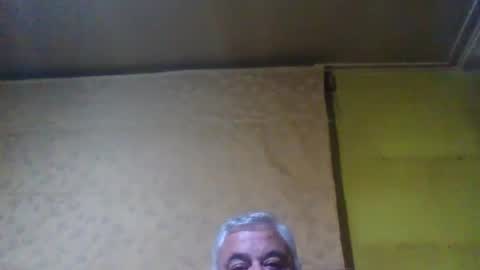 Snapshot of crmperez chatting on 01/31/25, 01:43 crmperez online show from 01/31/25, 01:43