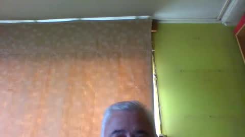 Snapshot of crmperez chatting on 12/18/25, 06:47 crmperez online show from 12/18/25, 06:47