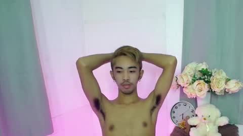 Snapshot of crocodale chatting on 10/27/25, 01:59 crocodale online show from 10/27/25, 01:59